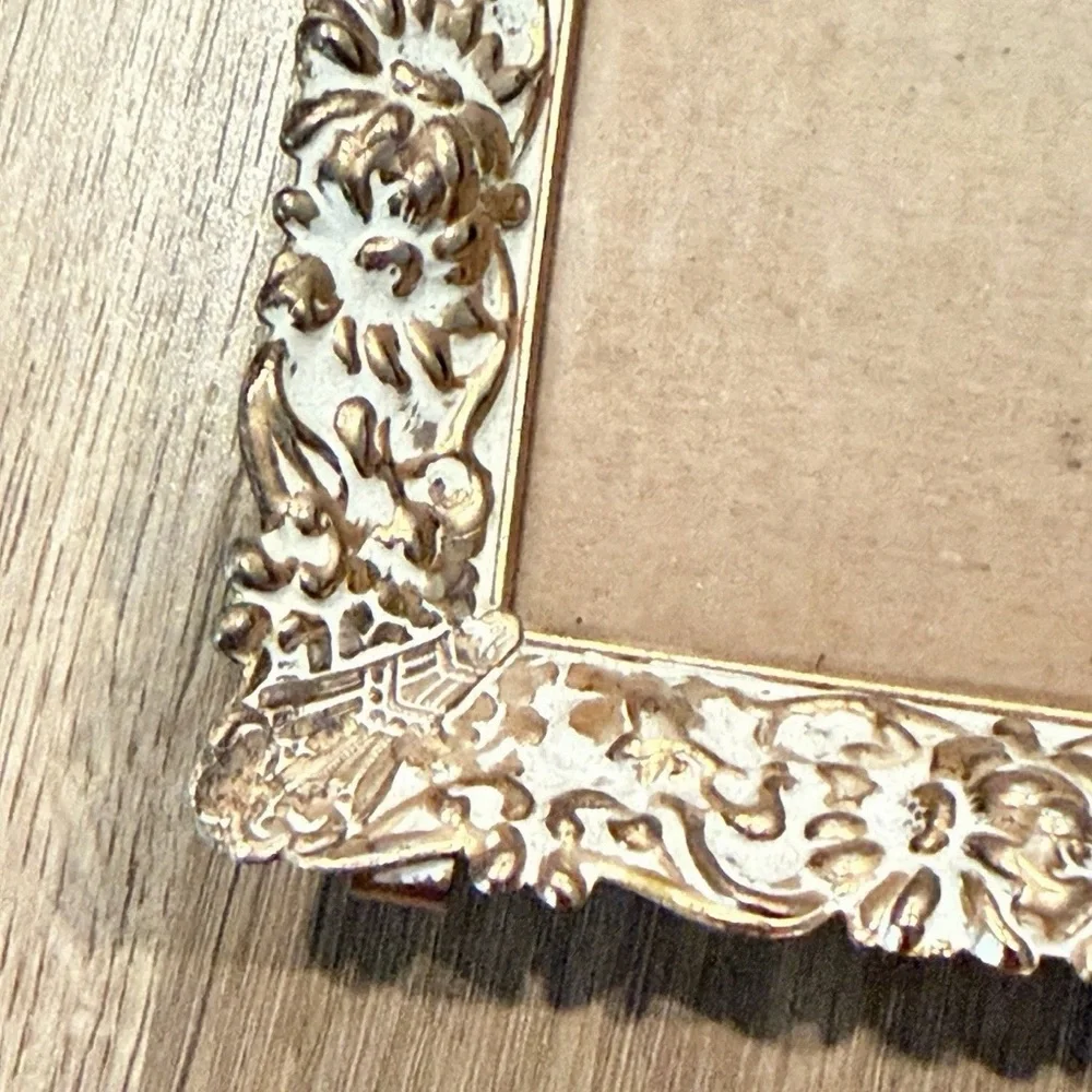 VTG MCM Filigree‎ Ornate White & Gold Tone Metal Brass Picture Photo Frame